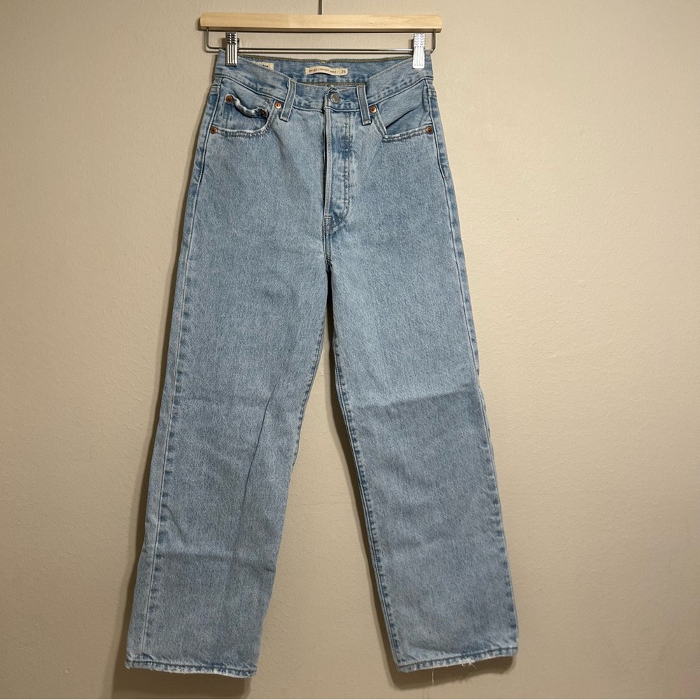 Levi’s Ribcage Straight Ankle Light Wash Button Fly Jeans Size 25